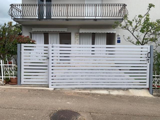 Seafront Apartment Jadri 乌马格 外观 照片